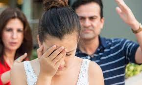 Cha mẹ ép con gái lấy chồng có vi phạm pháp không?