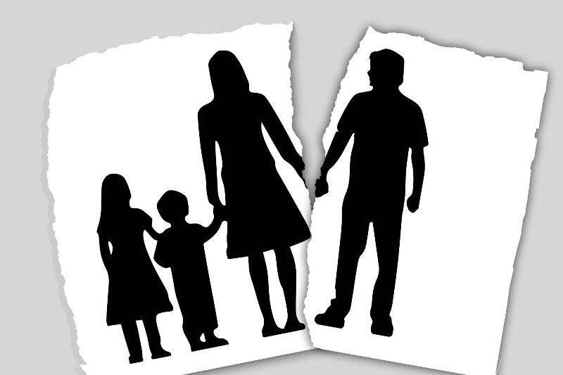 Có mất quyền nuôi con khi lấy chồng mới hay không theo quy định?