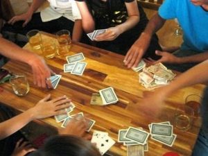Giáo viên đánh bạc bị xử lý kỷ luật như thế nào?
