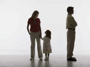 Trường hợp nào cha mẹ đều không có quyền nuôi con sau ly hôn?