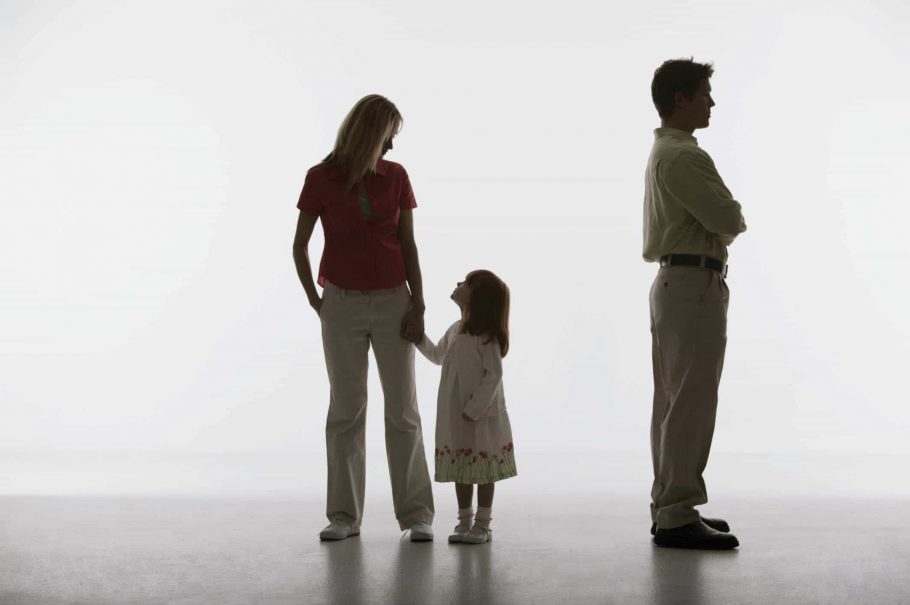 Trường hợp nào cha mẹ đều không có quyền nuôi con sau ly hôn?