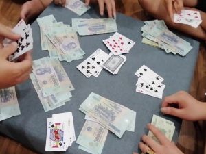 Tội đánh bạc theo quy định luật hình sự mới nhất năm 2021. Tội đánh bạc là gì? Các dấu hiệu cơ bản của tội đánh bạc