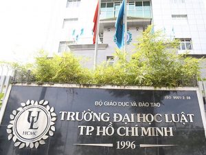 Đại học Luật TP HCM điểm chuẩn 2021