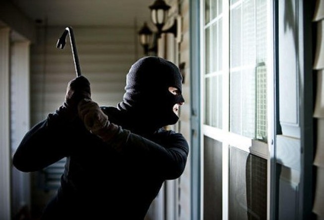 Nhốt kẻ trộm trong nhà có bị xử lý hình sự hay không theo quy định