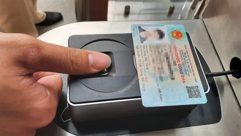 Rút tiền bằng thẻ căn cước công dân gắn chip tại ATM
