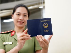 Nhiều khác biệt giữa hai mẫu hộ chiếu mới và hộ chiếu cũ
