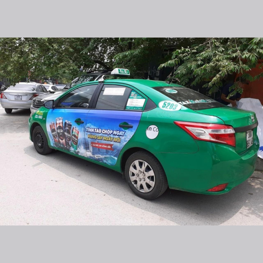 Trên xe taxi có được quảng cáo rượu bia không?