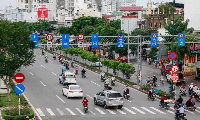 Đi sai làn phạt bao nhiêu tiền năm 2022?