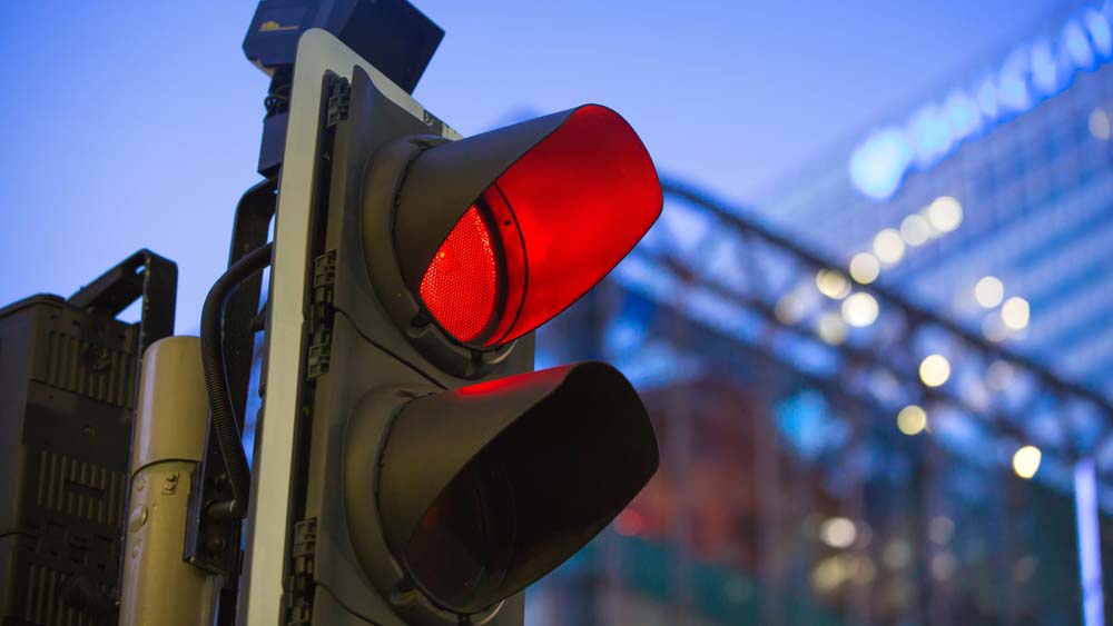 Xử phạt lỗi ô tô vượt đèn đỏ năm 2022 như thế nào?