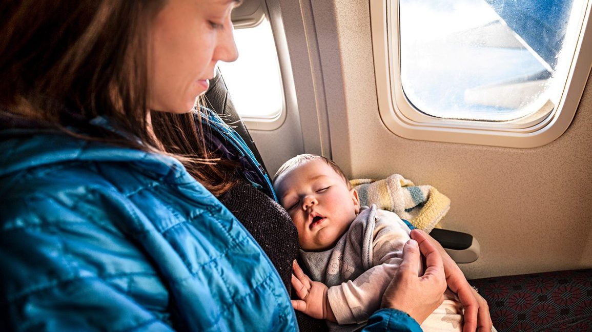 Có được mang sữa của trẻ em lên máy bay không?