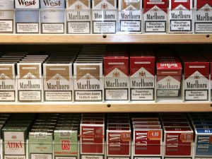 Sản phẩm thuốc lá có cần dán tem khi nhập khẩu vào Việt Nam?