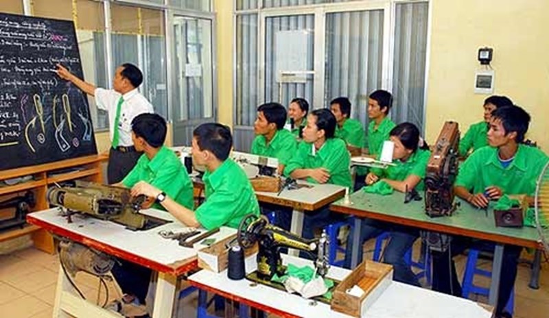 Bị sa thải có phải hoàn trả chi phí đào tạo không