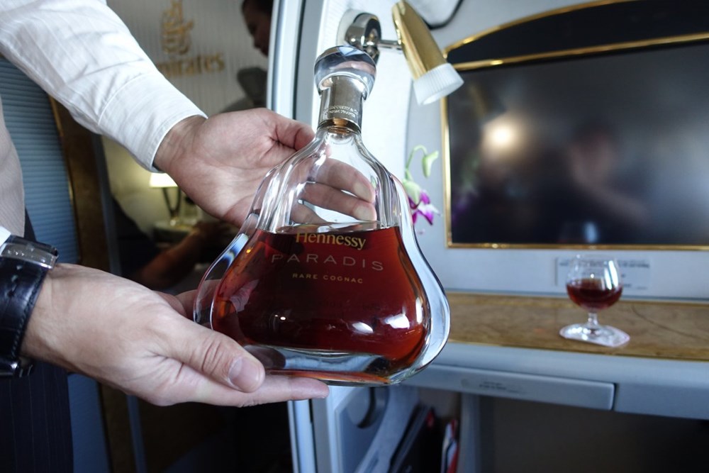 Đi máy bay có được mang rượu xách tay không?