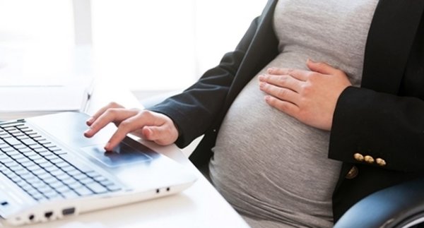 Cấm nhân viên mang thai khi làm việc tại công ty có đúng luật không?