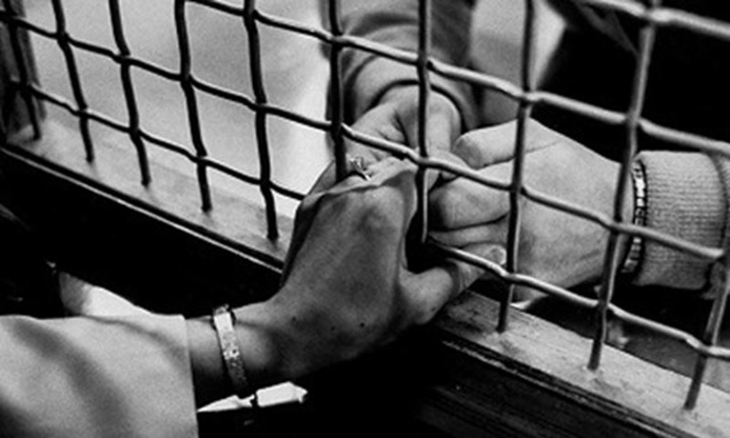Làm thế nào để đăng ký kết hôn với người đang đi tù?