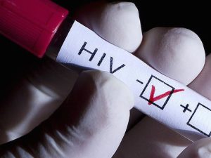 Mức phạt tiết lộ danh tính người nhiễm HIV năm 2022