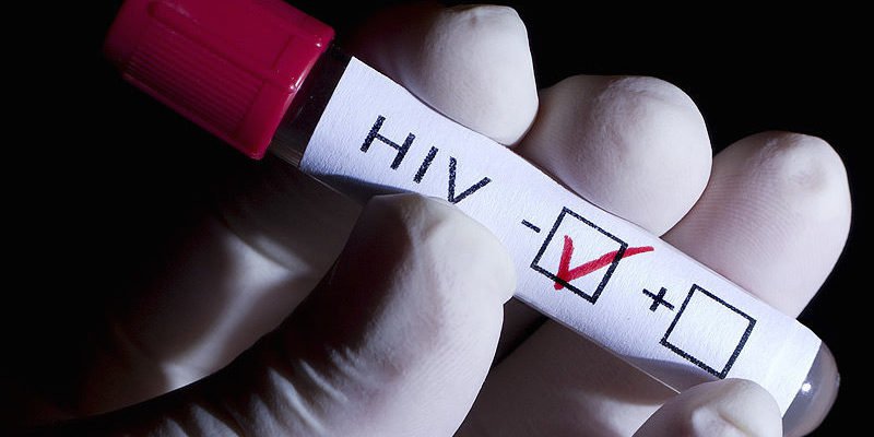 Mức phạt tiết lộ danh tính người nhiễm HIV năm 2022