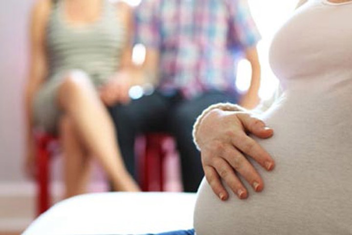 Nhờ người khác mang thai hộ có được hưởng chế độ thai sản không?