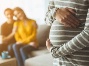 Vợ chồng có con riêng thì có được nhờ mang thai hộ không?