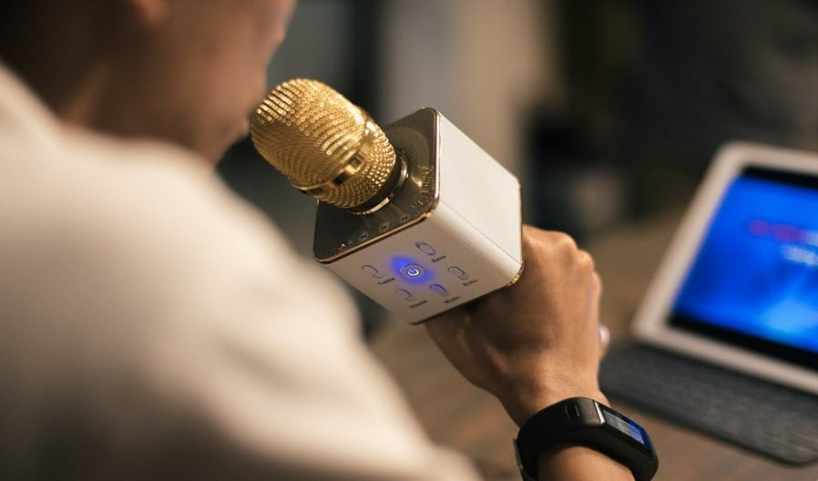 Ban đêm hàng xóm vẫn hát karaoke bị xử phạt ra sao năm 2022?