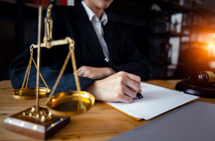 Hồ sơ đăng ký thành lập công ty luật gồm những gì?