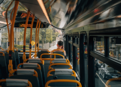 Quấy rối trên xe buýt sẽ bị xử phạt như thế nào?